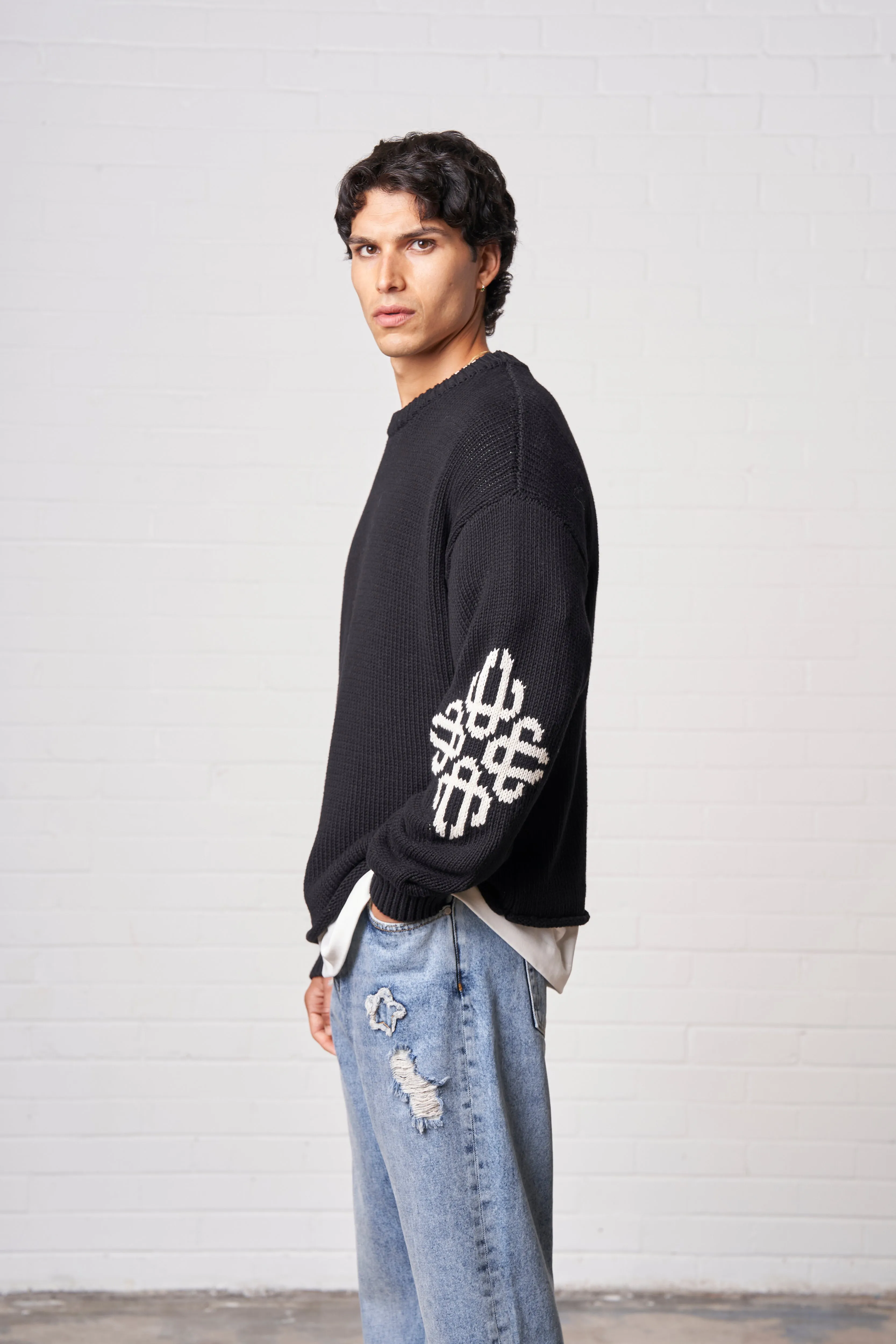 CHUNKY KNIT EMBLEM JUMPER - BLACK