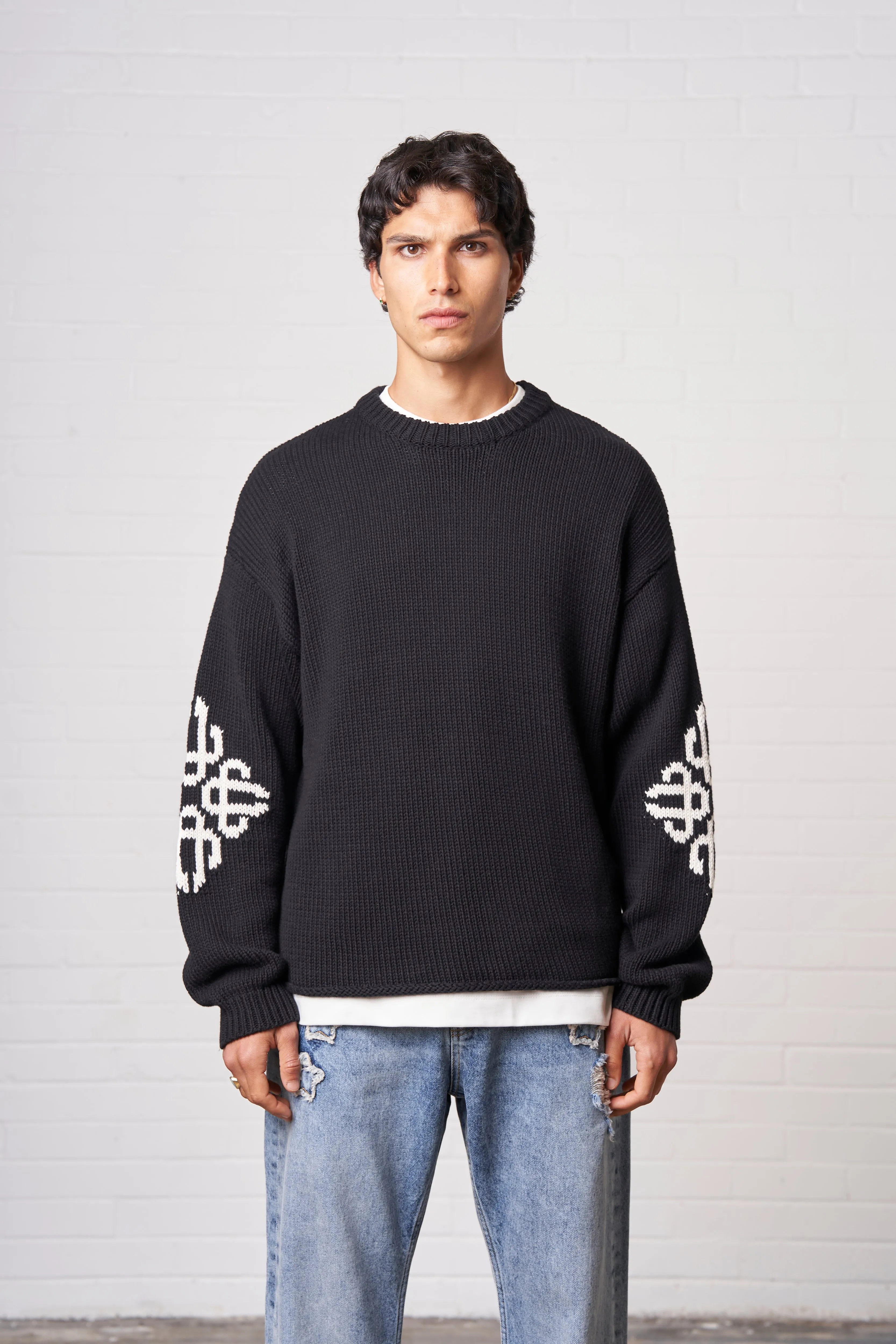 CHUNKY KNIT EMBLEM JUMPER - BLACK