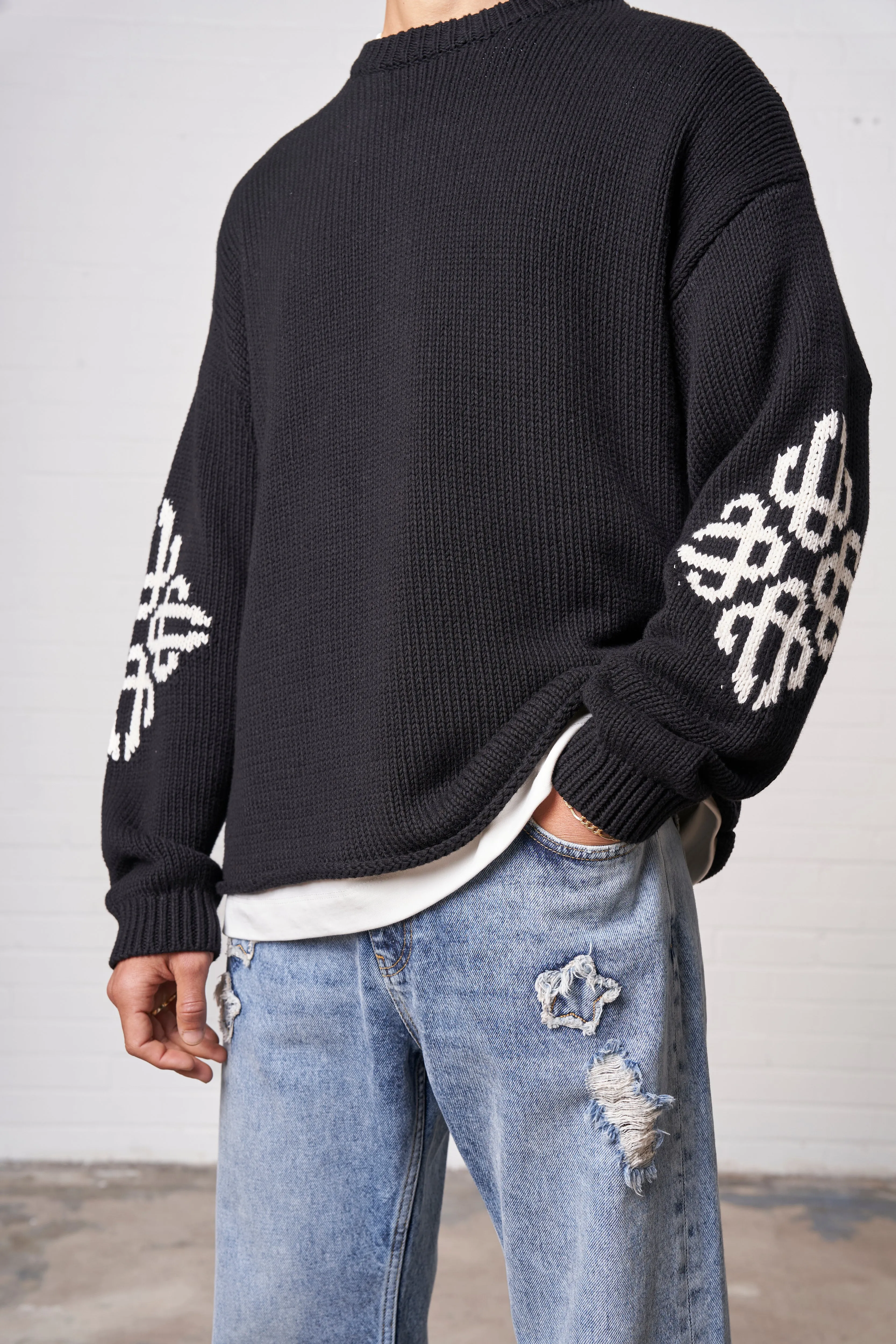 CHUNKY KNIT EMBLEM JUMPER - BLACK